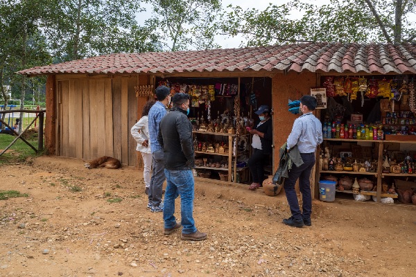 Interview with a souvenir shopkeeper near Chachapoyas, the capital of Amazonas Region