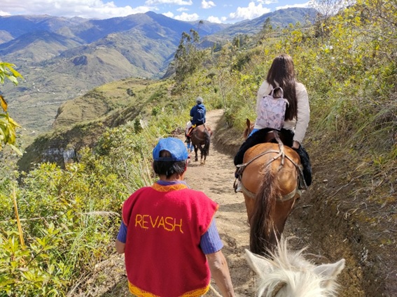 Interview with a souvenir shopkeeper near Chachapoyas, the capital of Amazonas Region